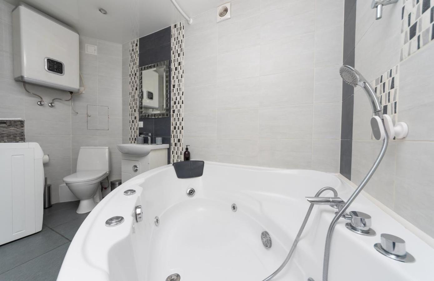 Flat24 On Lesi Ukrainki 3 Apartment Kyiv Exterior photo